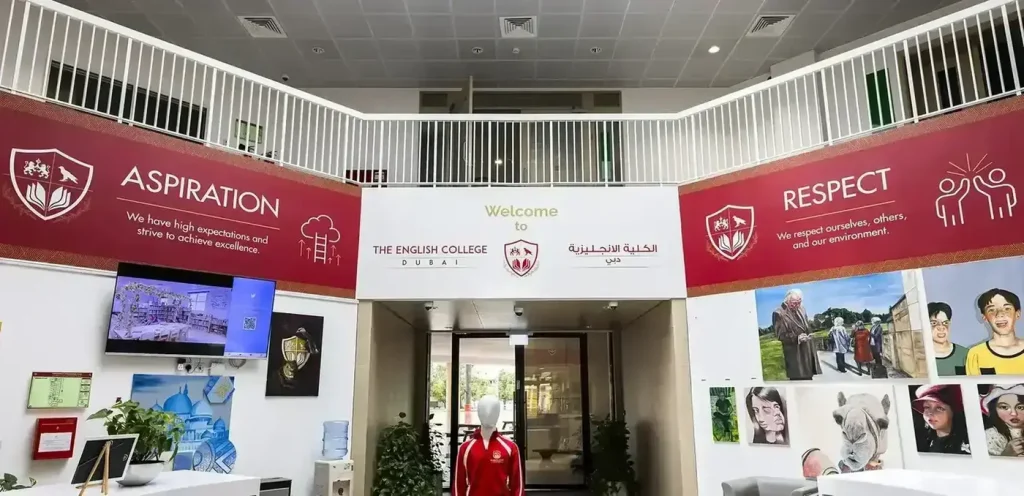 صورة مبنى الكلية الإنجليزية في دبي من الخارج وهي مرفقة مع مقال يدور حول فرص عمل للمدرسين في الامارات