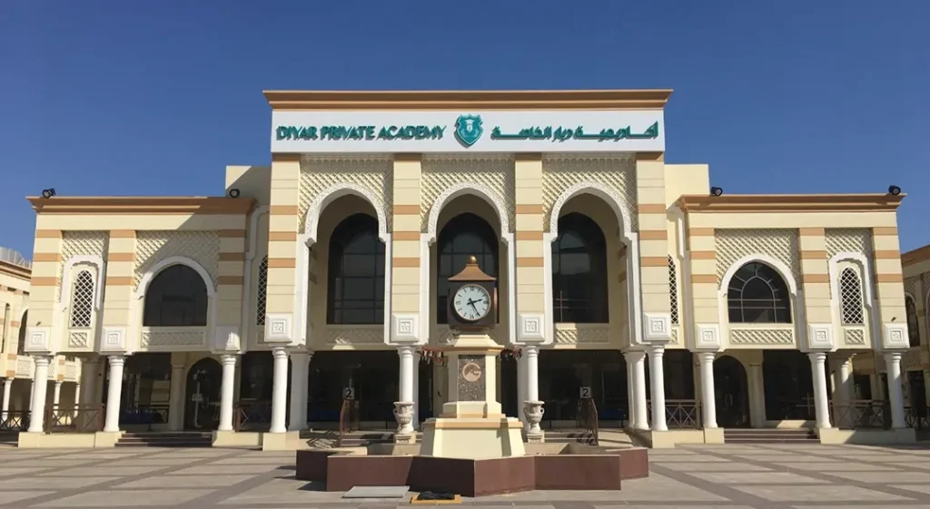 صورة لمبنى مدرسة ديار الدولية من الخارج وهي مرفقة مع مقال يدور حول وظائف مدرّس في الامارات.