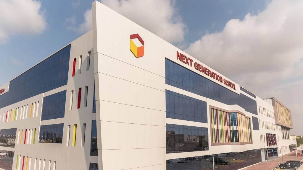 صورة مدرسة الجيل القادم وهي مرفقة مع إعلان حول فرص عمل تعليمية في دبي