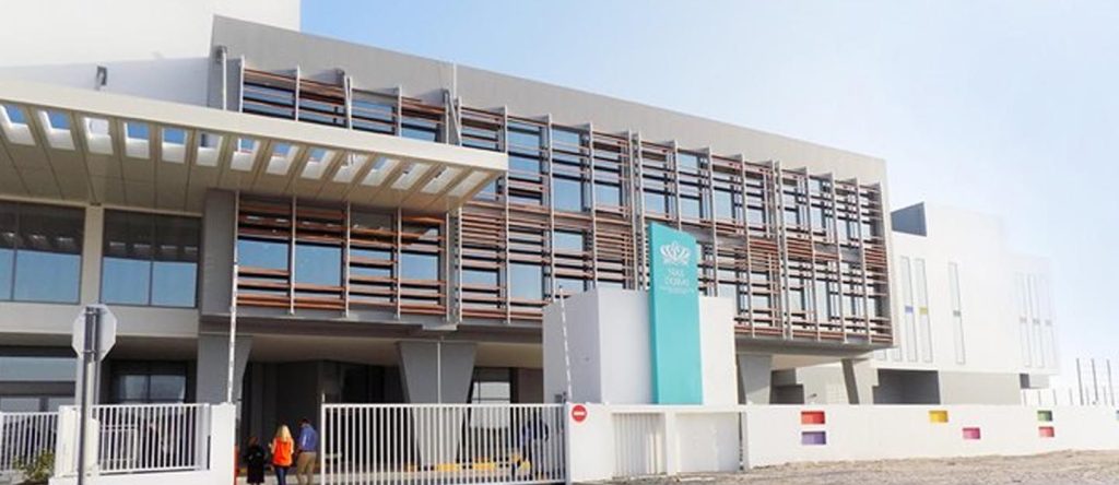 صورة مدرسة نورد أنجليا الدولية وهي مع إعلان حول شواغر مدرسين في دبي برواتب عالية