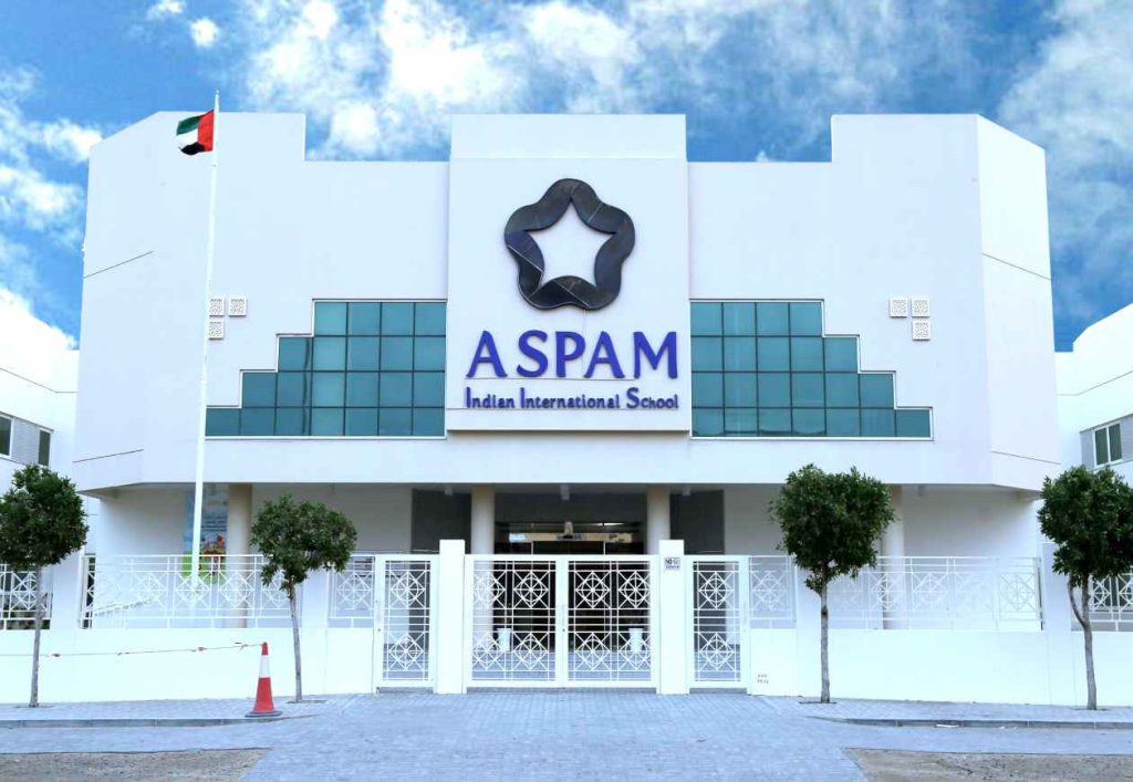 صورة مدرسة أسبام الهندية وهي مرفقة مع إعلان حول وظائف تدريس في الشارقة برواتب عالية